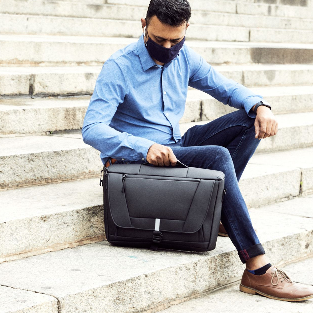 Elevate corporate gifting with our premium laptop messenger bag—state-of-the-art design for style and functionality.