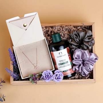 Empower your office on Women's Day with our 'Women's Day Wonder Collection' – Ideal corporate gift ideas for a stylish and meaningful celebration.