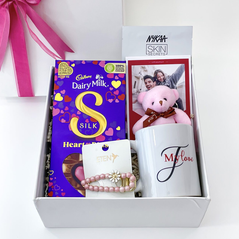 Rosy Dreams Women's Day Deluxe Gift Set: Ideal corporate gift for Women's Day.